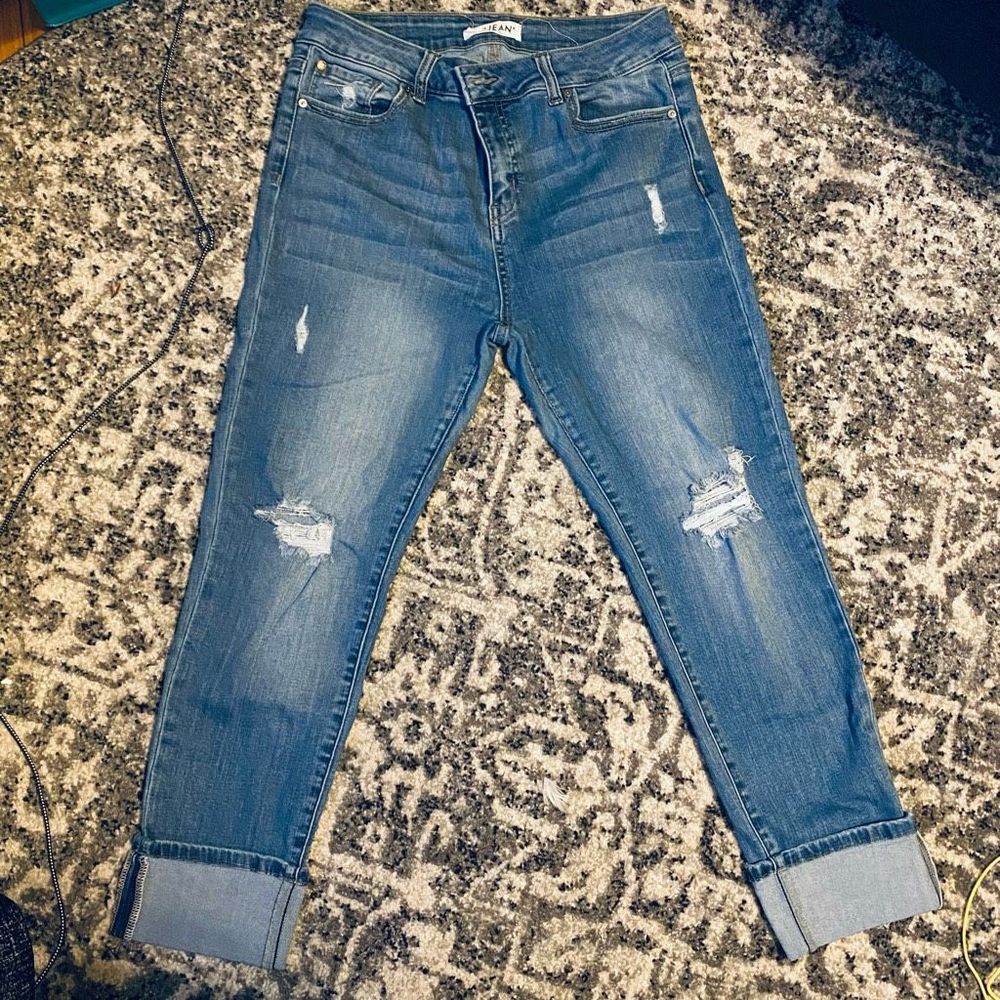 Women’s 13 Enjean Distressed Capri Jeans